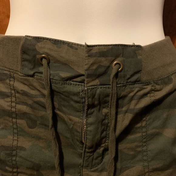 A New Approach Camouflaged Shorts - Picture 2 of 13